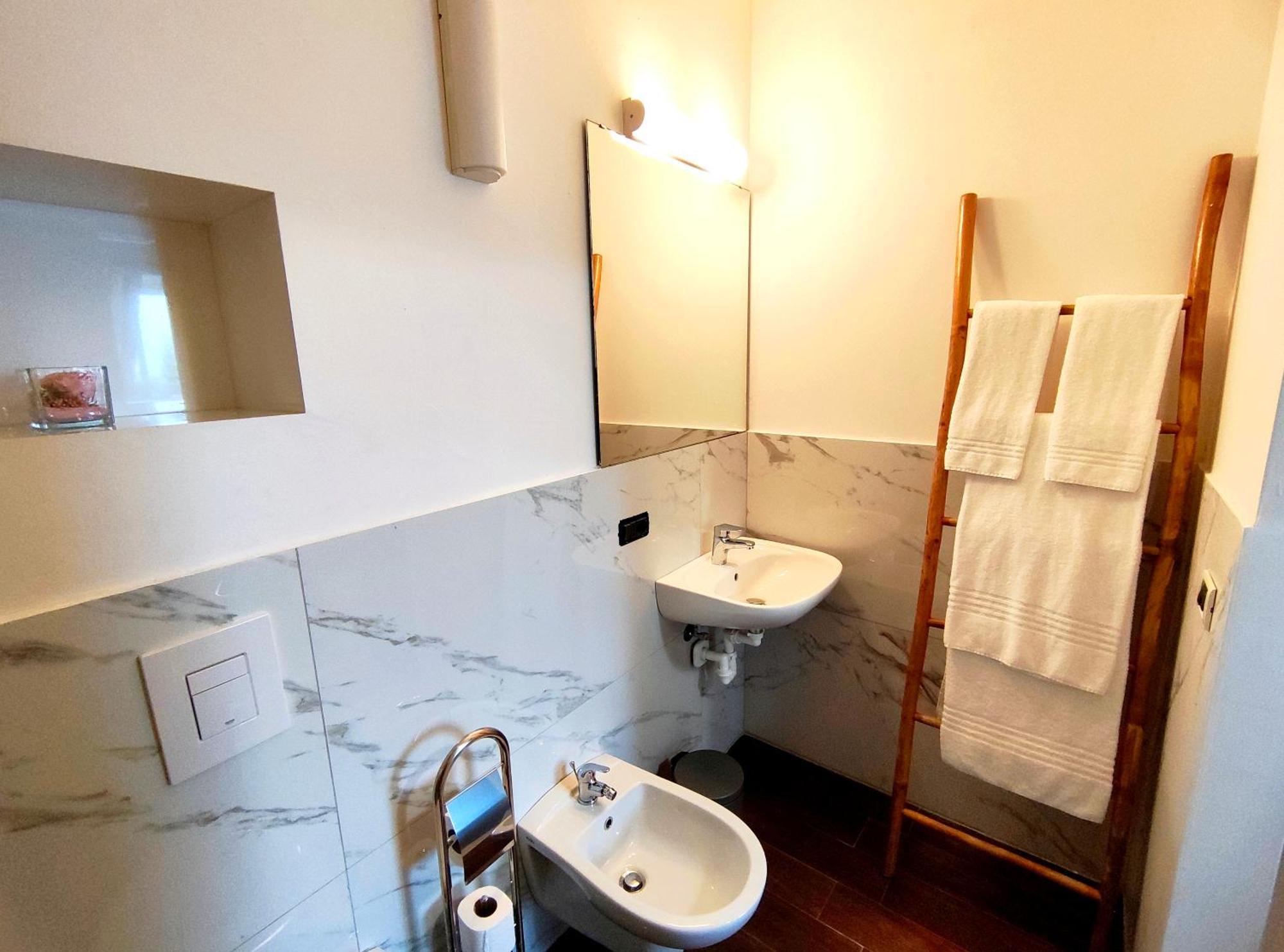 Albergo Del Sole Porto Valtravaglia Eksteriør billede